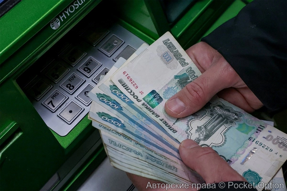 С 1 сентября 2025 года вступит в силу закон об ограничении на снятие наличных